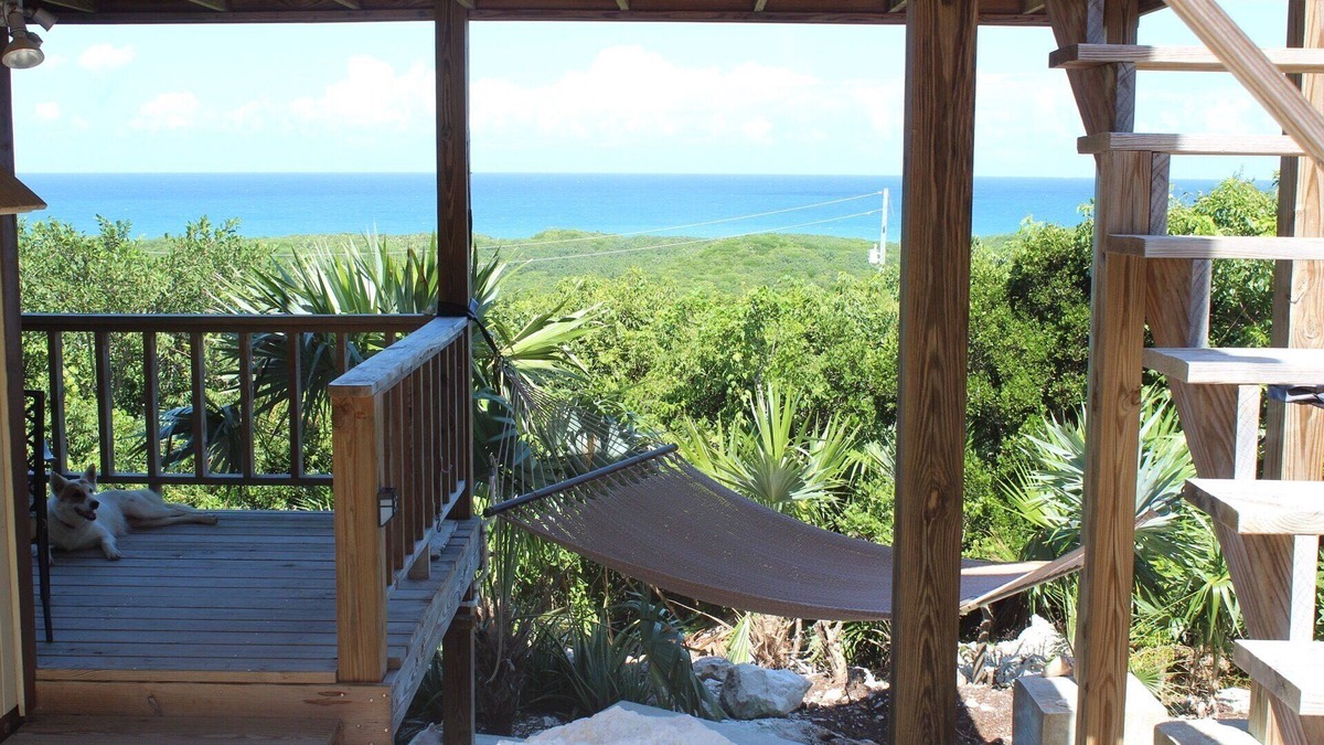 Gregory Town House | The View at Surfer's Beach (Lower Unit Only)