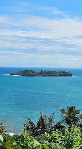 Sigunturmuda House | The view padang, Amazing view, 8 mins Mentawai fast ferry, cold beer,close to restaurants