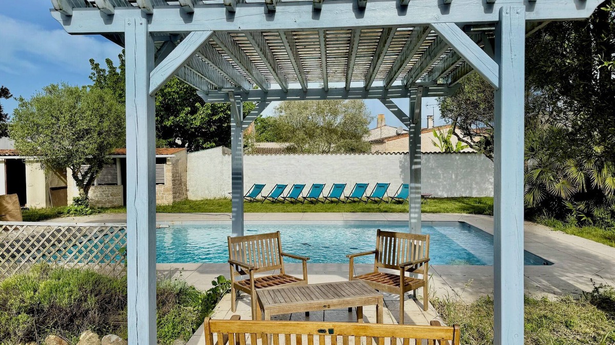 Saint-Sulpice-de-Royan Villa | The Villa Archipel in Royan w/pool & tennis court 10min from the beach
