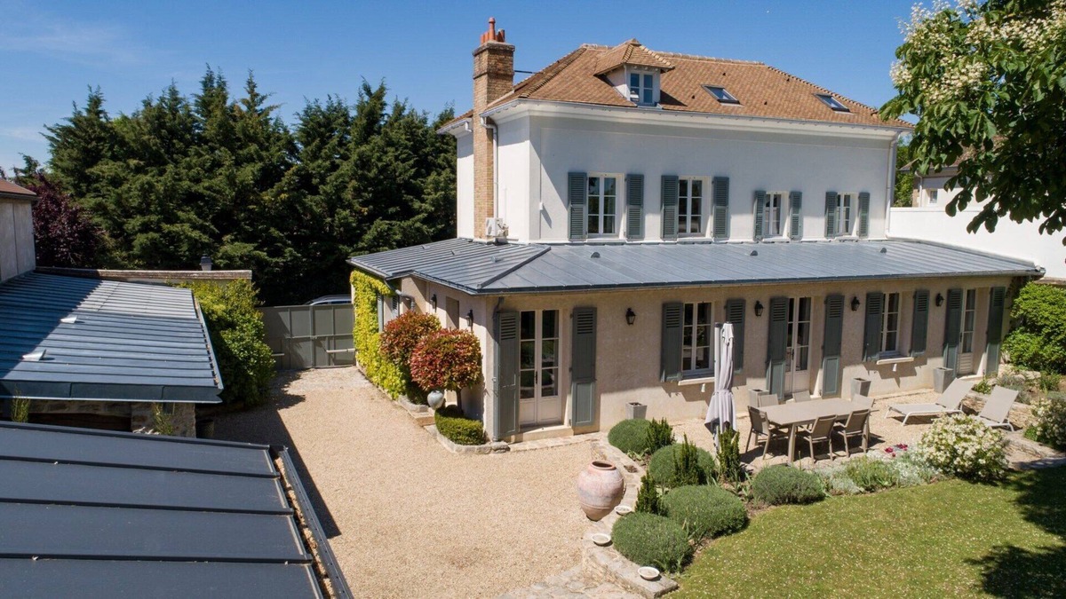 Saint-Nom-la-Breteche Villa | The Villa Estrella-Les Demoiselles in Versailles