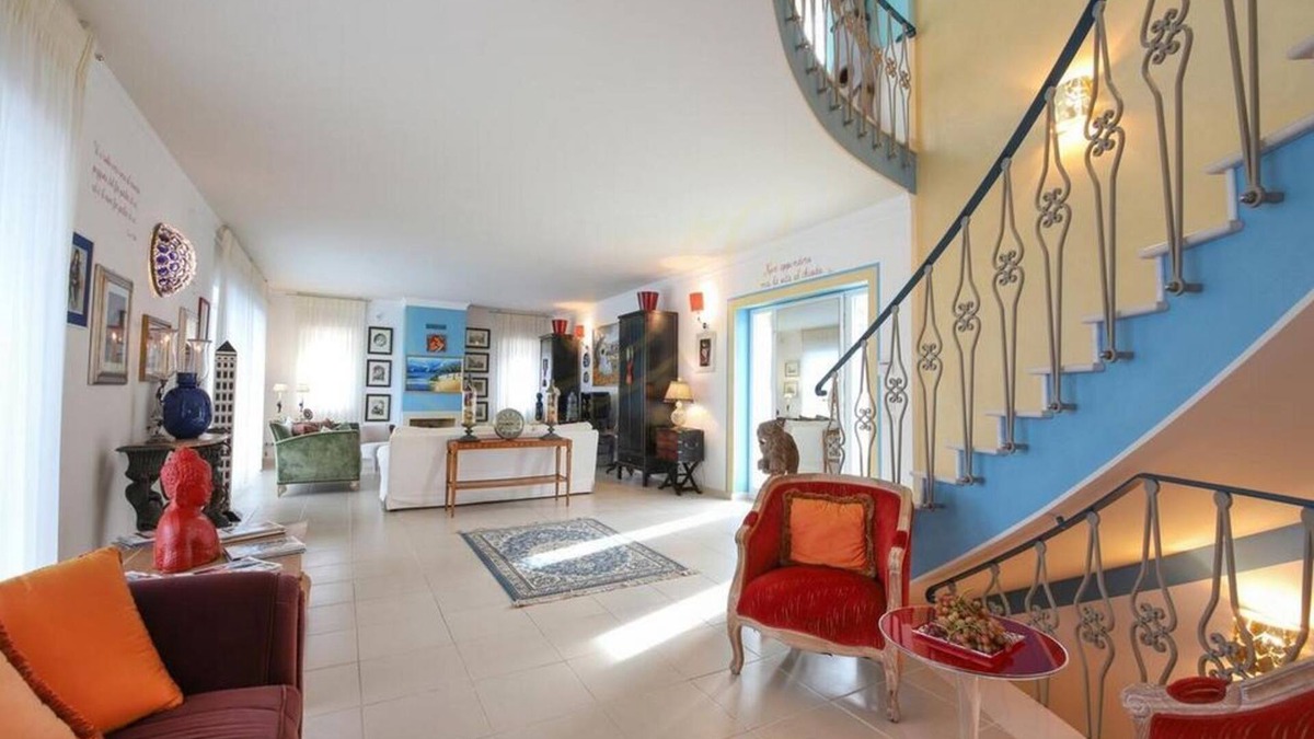 Noci Villa | THE VILLA OF ARTISTS