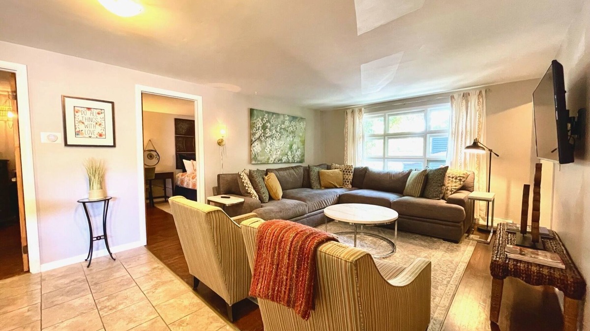 Williamsville Apartment | The Village Flat *BEST SPOT IN WNY!*