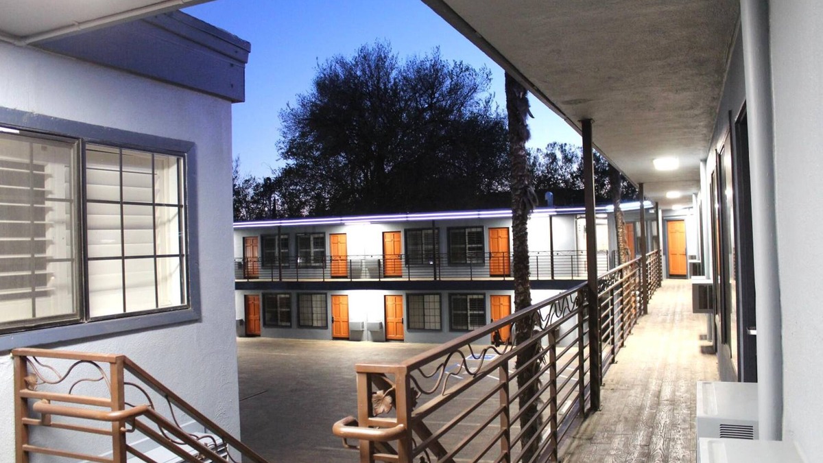 Downtown Hotel | The Vine Inn Davis