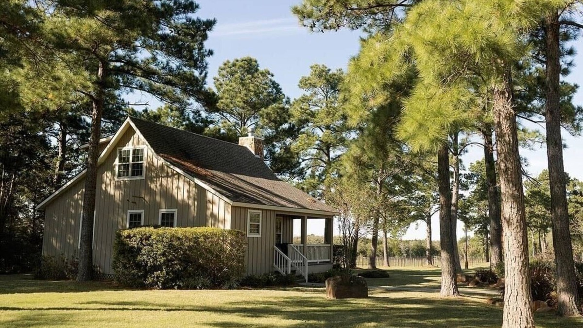 New Ulm Resort | The Vine - Lovely "Lonestar Cottage" on Vineyard with Private Lake, Sleeps 6