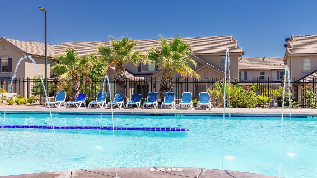 Washington House | The Vintage- Poolside 3 bed 2.5 bath