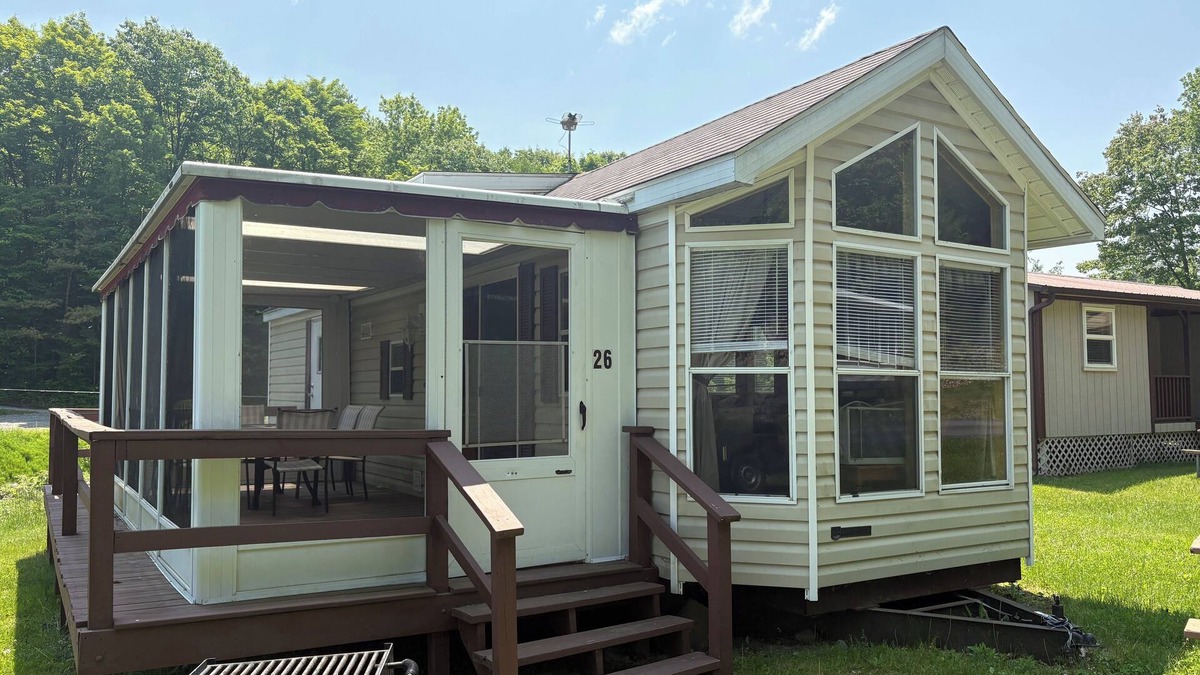 Hammond House | The Vintage Voyager on Black Lake