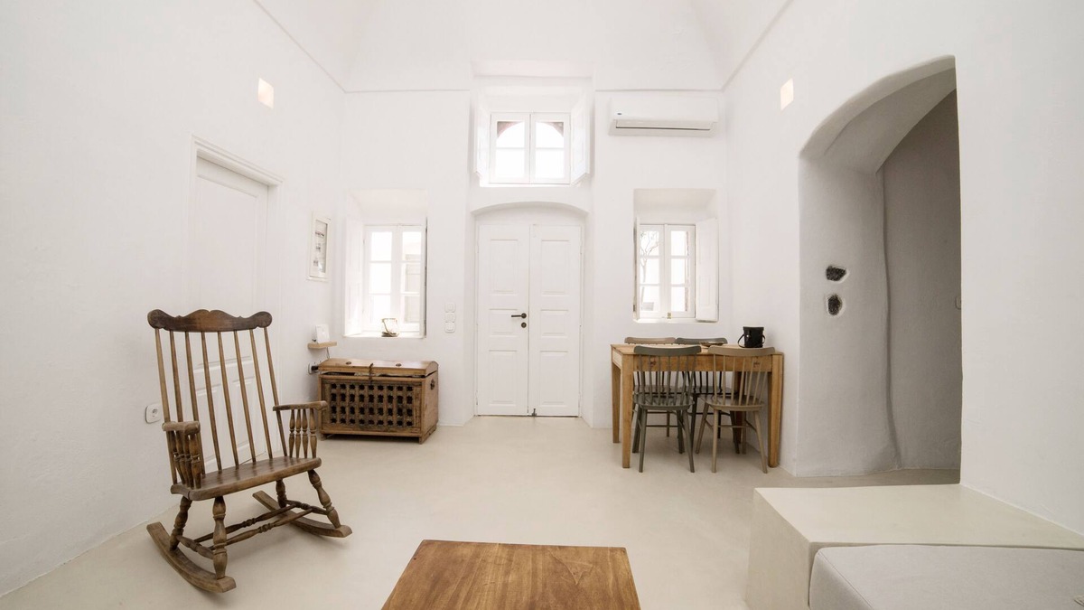 Kamari Apartment | THE VOLCANO CAVE HOUSE