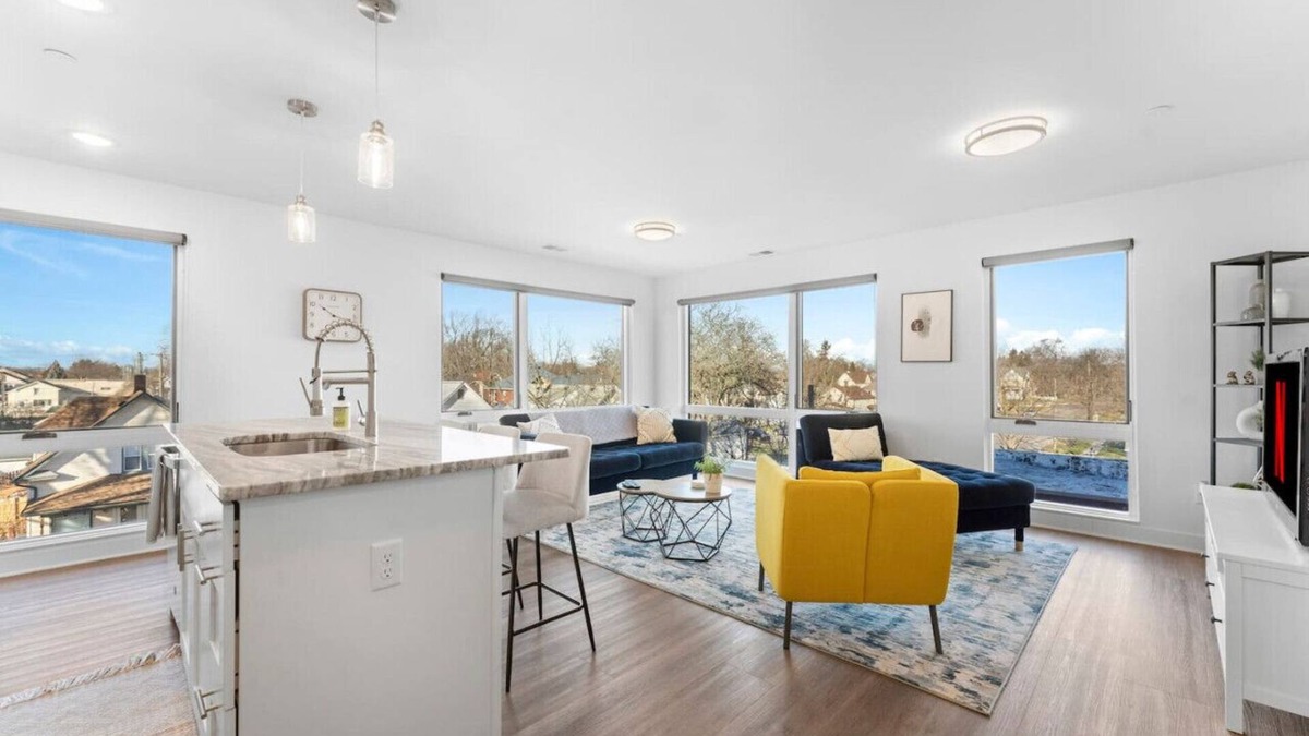 Wyandotte Apartment | The W Loft Spacious 2 Bed Private Pool and Gym