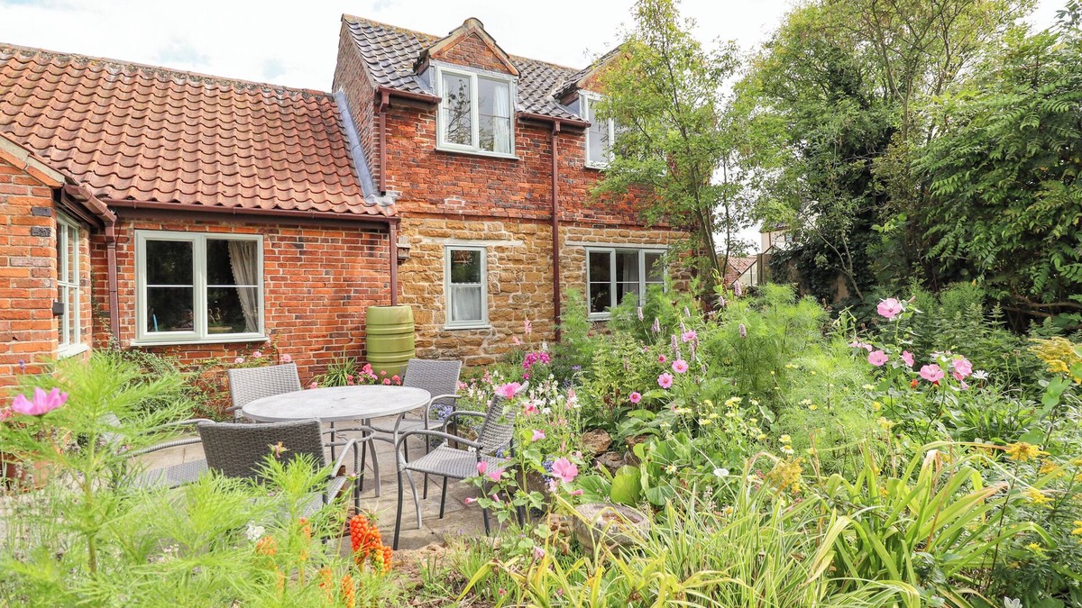 Orston House | THE WAGGON SHED, pet friendly, with open fire in Bottesford