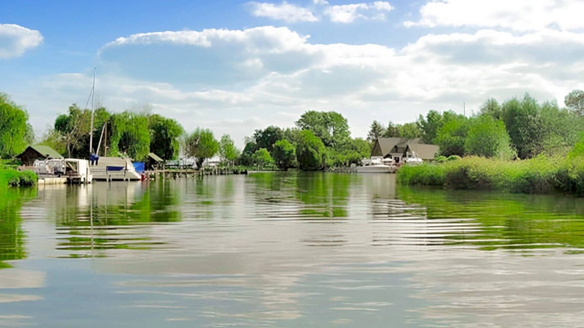 Meesiger Boat Rental | The water camper is simply and practically furnished.