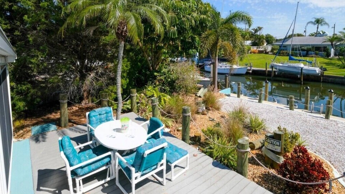 Bayshore Gardens House | The Water's Edge in Bradenton