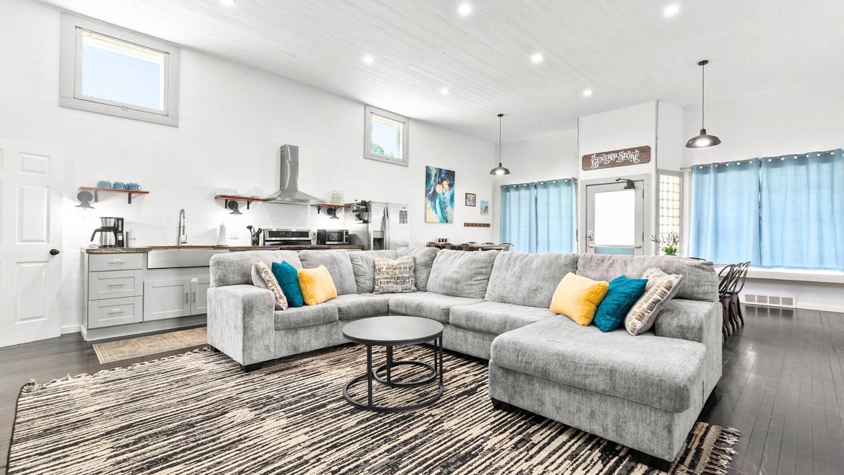 Oconto House | The Waterfront- Game Room!Movie Theatre! 6 Bedrooms! Bunk Room!