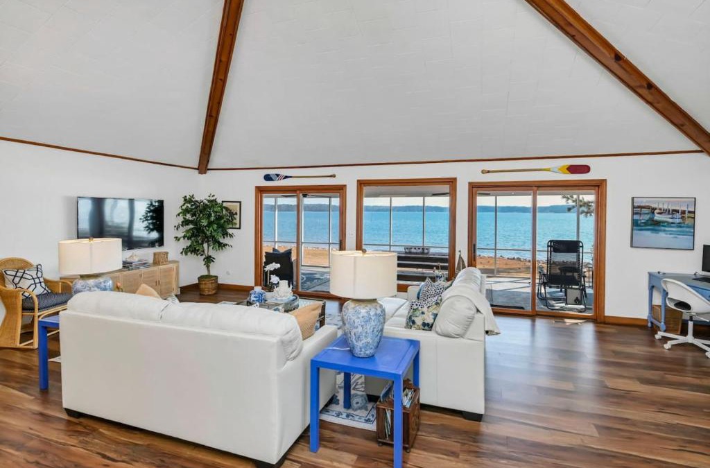 Prosperity House | The Waters Edge Sleeps 8