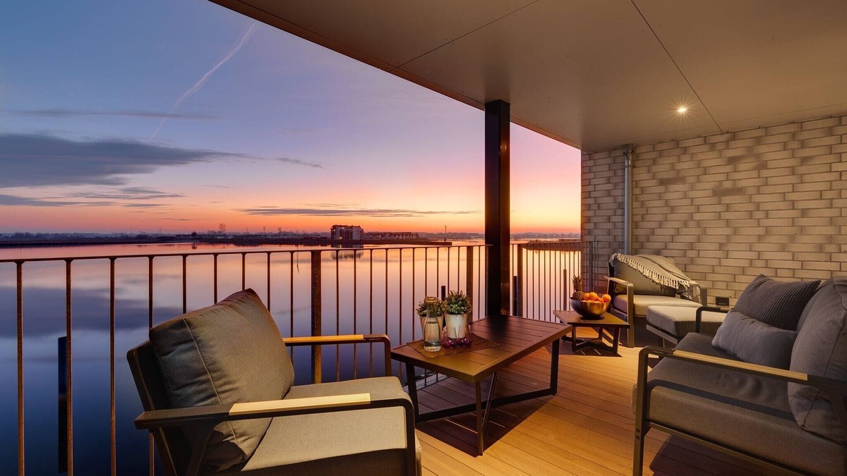 Kappeln Apartment | The Wave: luxury holiday apartment right on the water with heated lounger, sauna and fireplace