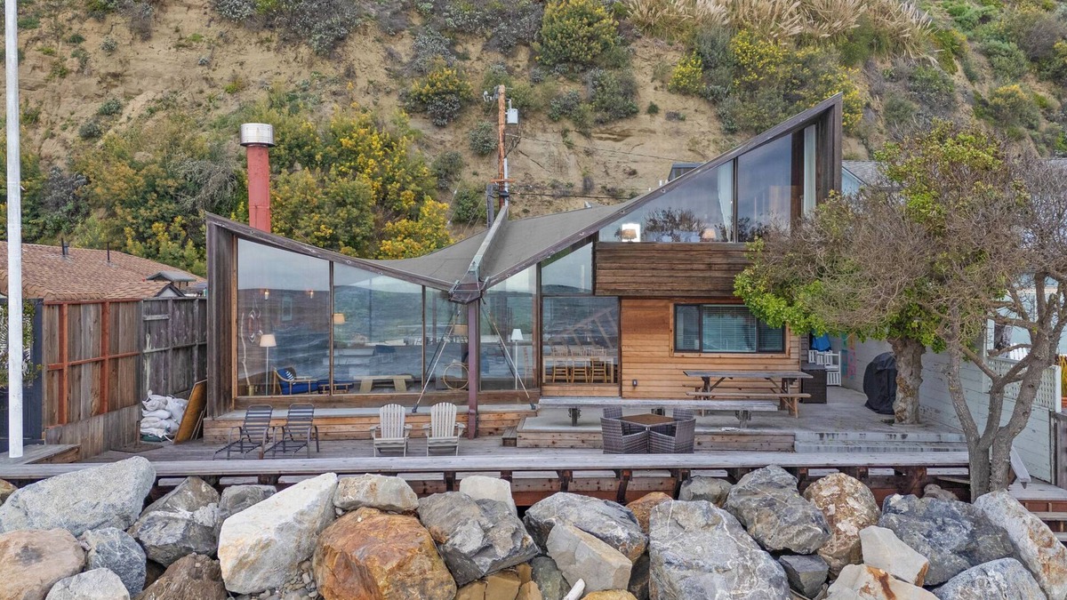 Aptos House | The Waves – Spacious, Stylish Beach Retreat Near Las Olas
