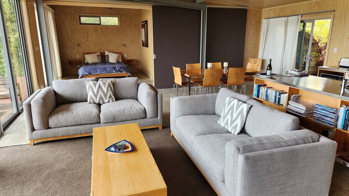 Charleston House | The Waves Studio Nine Mile Beach Charleston