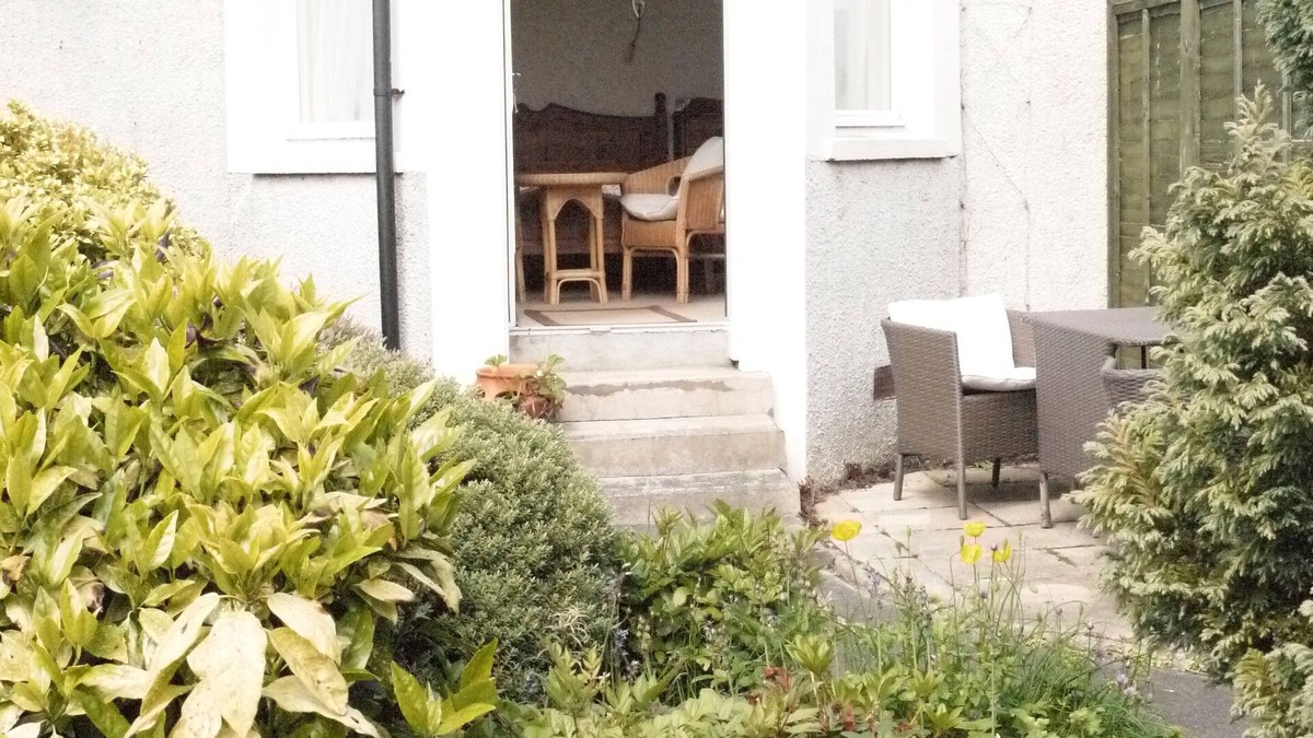 Cowdenbeath House | The Wee Hauf - cosy, modern, excellent location for exploring Scotland