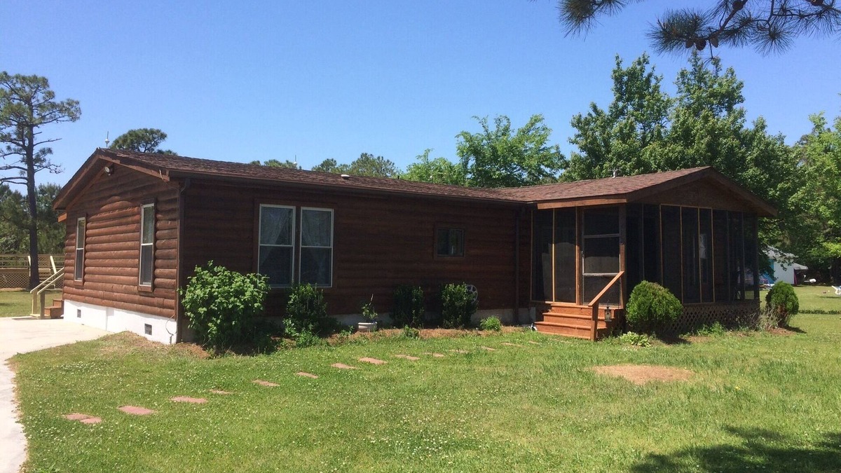 Cedar Island Cabin | The West Bay Lodge offers spacious amenities for a perfect getaway.