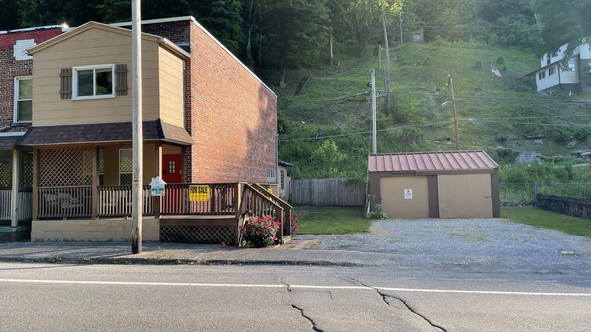 Kyle House | The West Virginia Way, The Cackalacky Shack