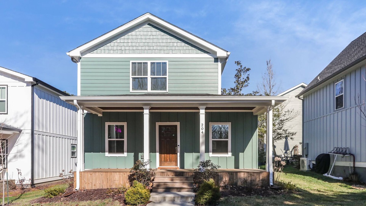 Ball Ground House | The Westchester - A modern bungalow 9-minute walk to downtown Ball Ground