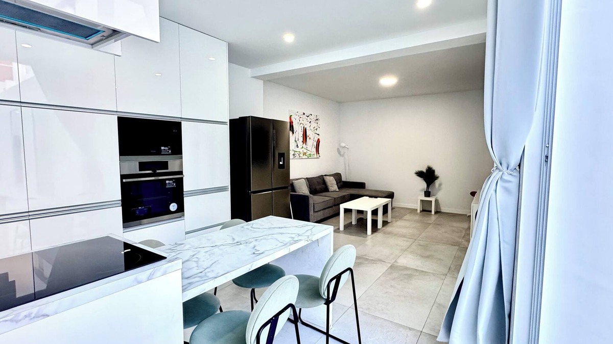 Vecindario House | The White House