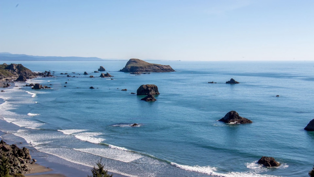 Brookings Condo | The Whale Watcher- 3rd story Condo with Ocean Views & Private Beach Access!