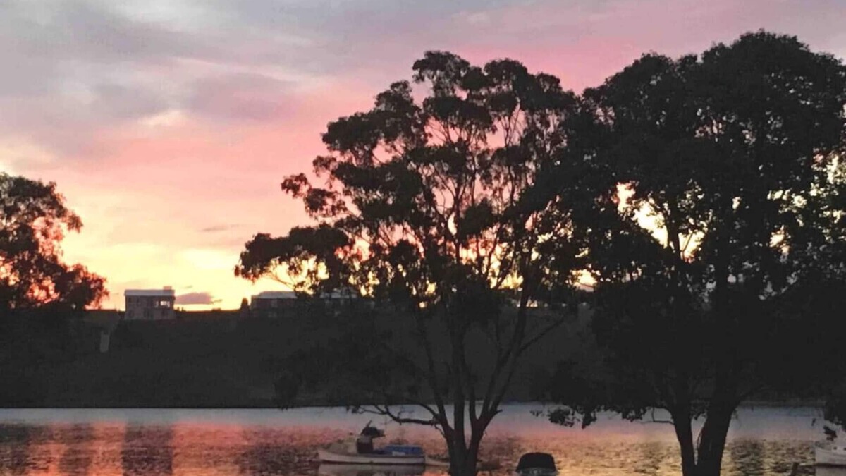 Lakes Entrance Apartment | The Wheelhouse - 2br Waterfront Apartment in Town.