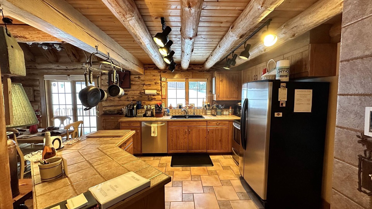 Cle Elum Cabin | The Whispering Pines Cabin, A romantic hideaway from the stresses of work!