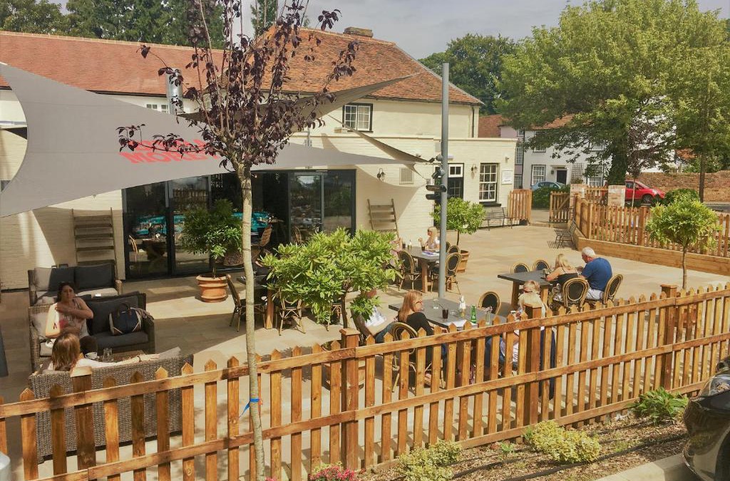 Hertford Hotel | The White Horse