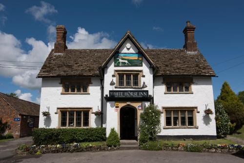 Compton Bassett Bed & Breakfast | The White Horse Inn