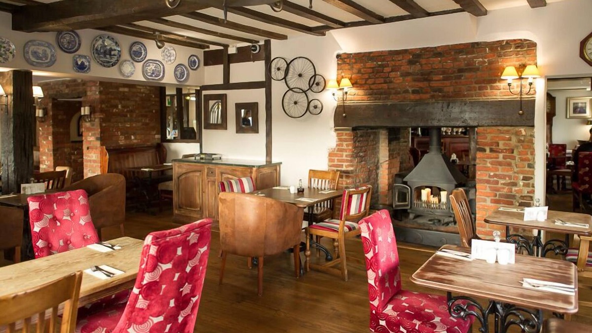 Stoke Ash Apartment | The White Horse Inn