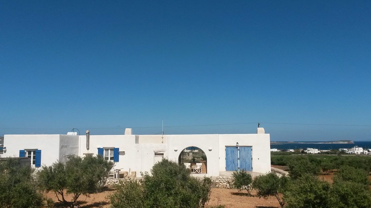 Pounta House | THE WHITE HOUSE: exact white point to explore island Paros