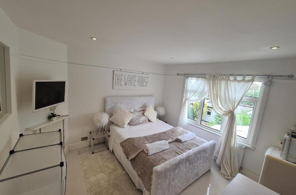 Cheshunt House | The White House