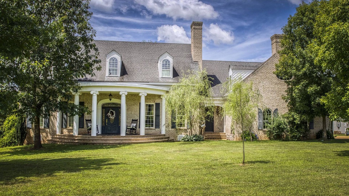 Drakes Branch House | The White House; located at the foothills of the Shenandoah Valley.