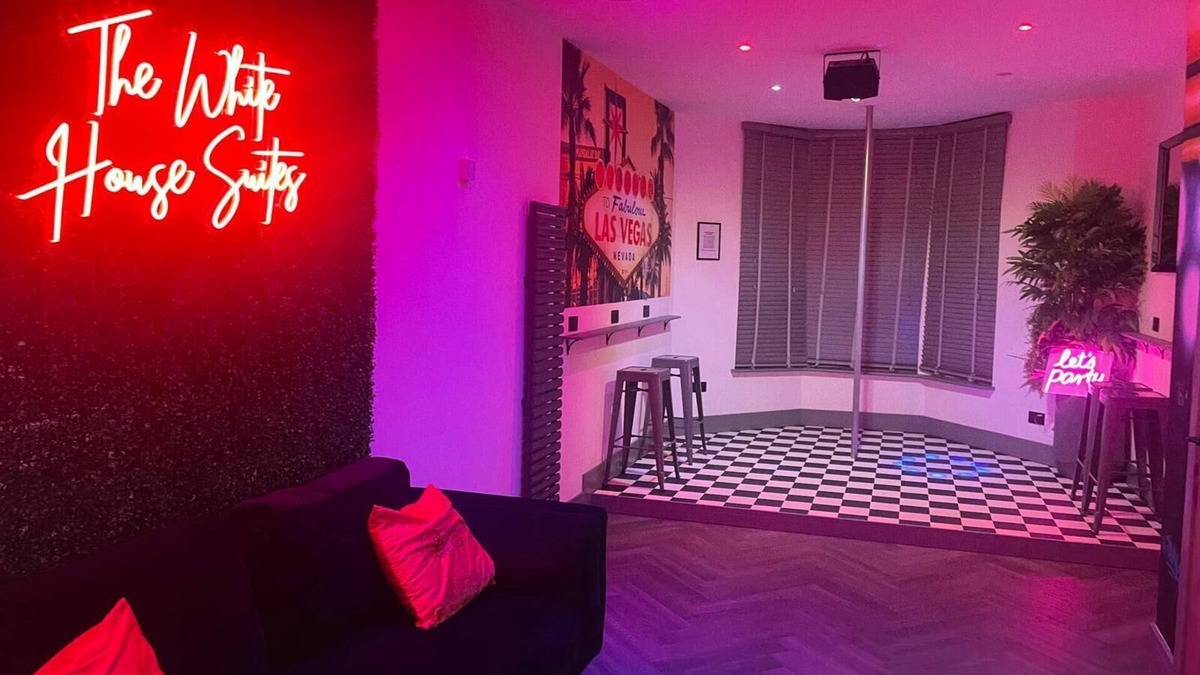 Blackpool Town Center House | The White House Vegas Suites