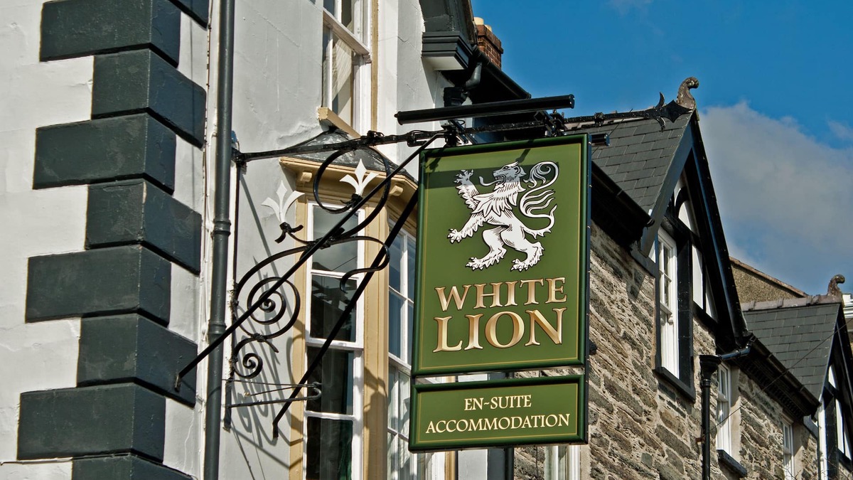 Machynlleth Hotel | The White Lion Hotel