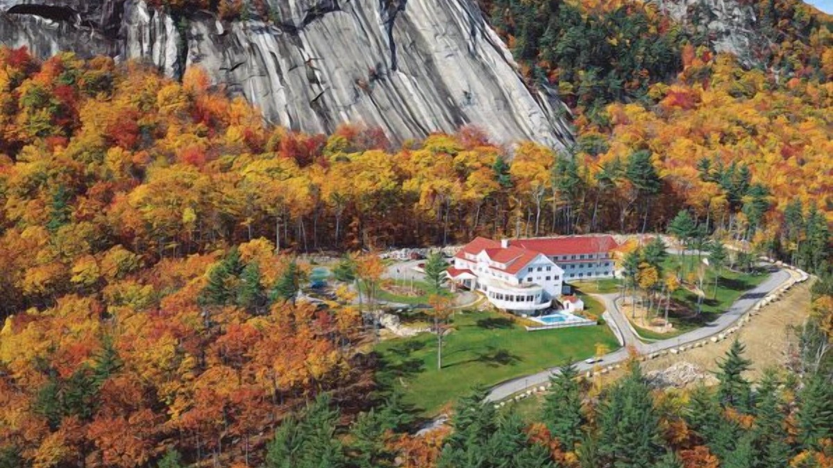 Hale's Location Resort | The White Mountain Hotel & Resort