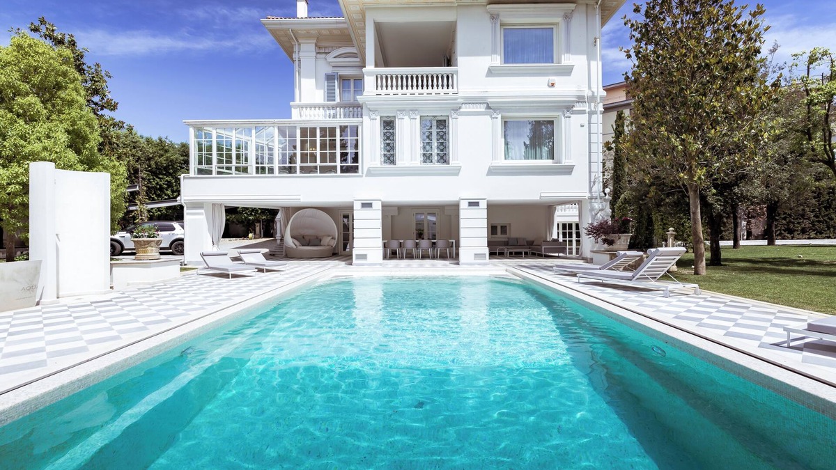 Empoli Villa | THE WHITE PEARL