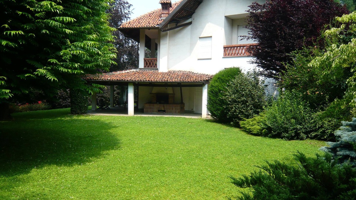 Cavoretto Villa | The White Villa: magnificent hillside villa with garden