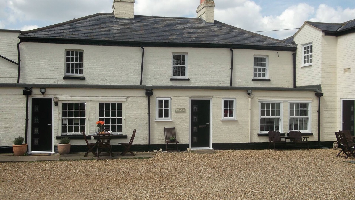 St Neots House | The Whitehouse Cottage
