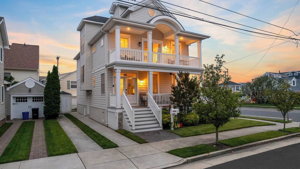 Margate City House | The whole group will enjoy easy access to everything from this centrally located place