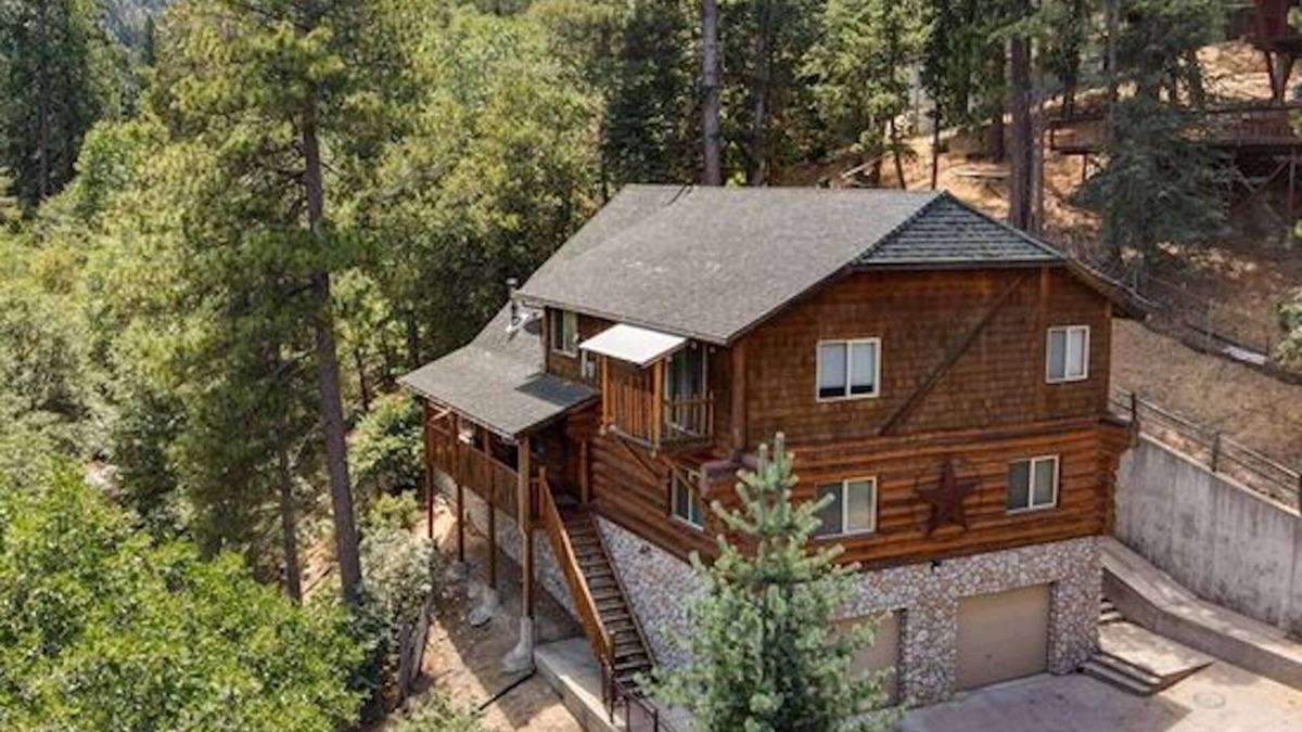 Crestline Cabin | The WIld West Cabin Retreat - a mountain getaway 🏔