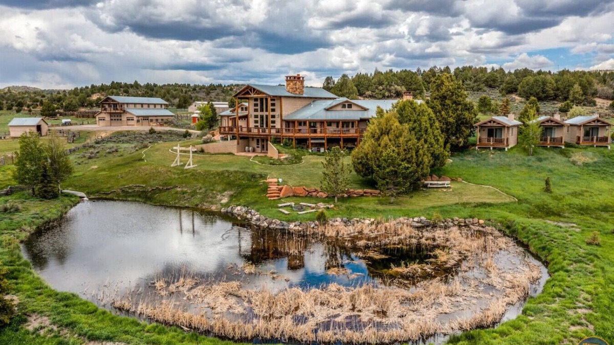 Alton House | The Wildflower, Lodge+guest cabins 26 people