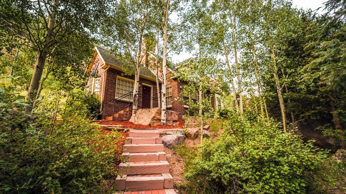 Divide Cottage | The Williamsburg Cottage at Valley Glen.your romantic mountain getaway