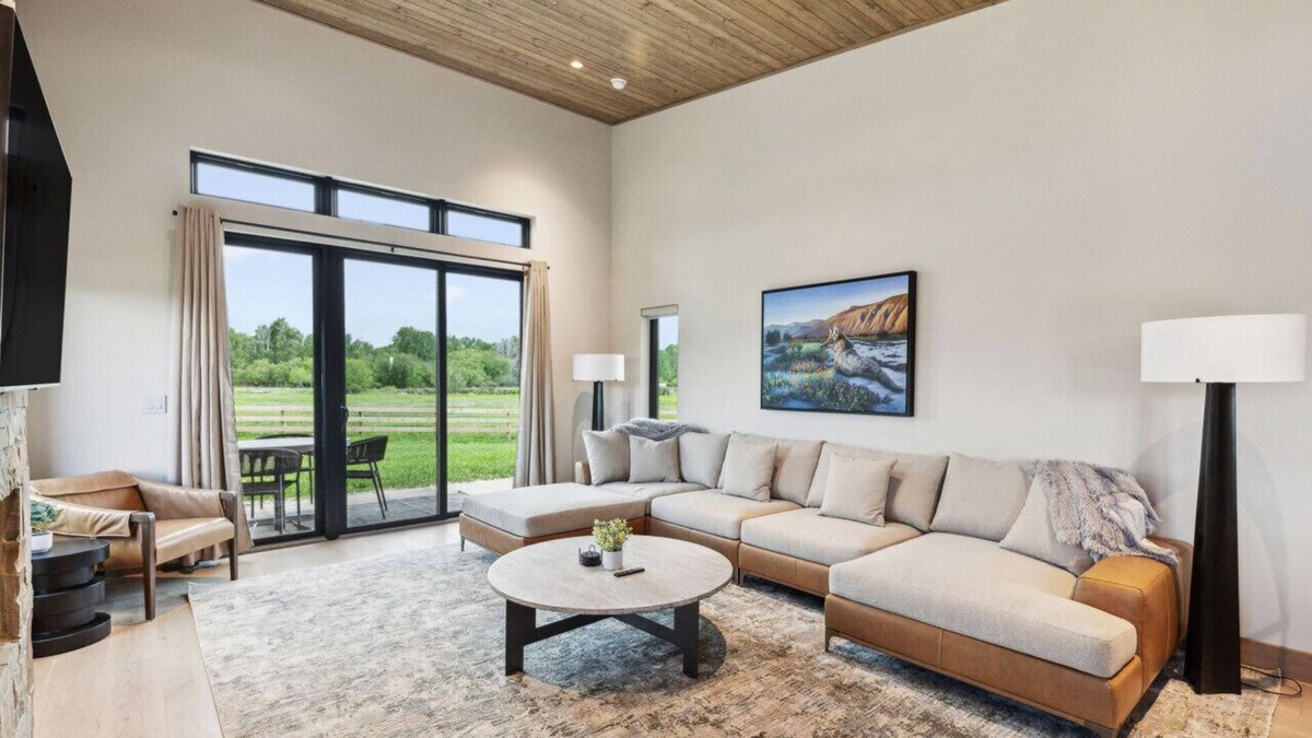 Hamilton Cabin | The Willow Suite Cabin