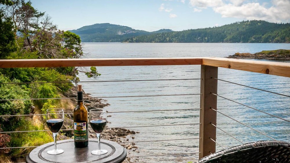 Eastsound Condo | 'The Windward Studio' at SeaStar Lofts - on the Waterfront!