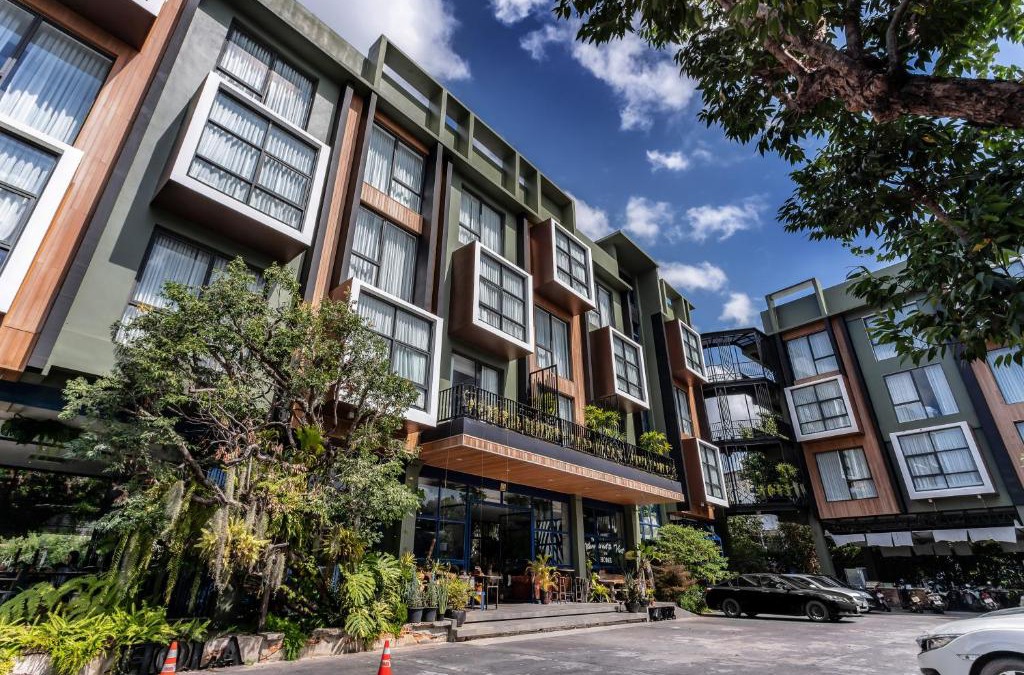 Surin Hotel | THE WOOD