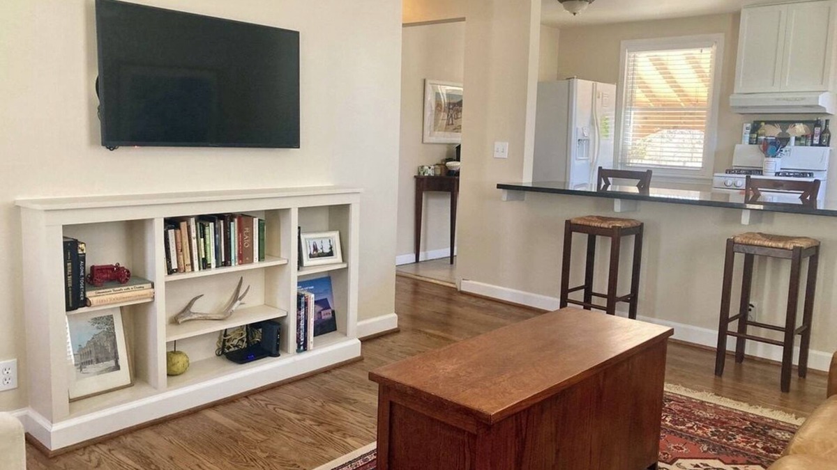 Woodbine House | The Woodbright - Cozy Digs - Easy Access to City - Pet Friendly