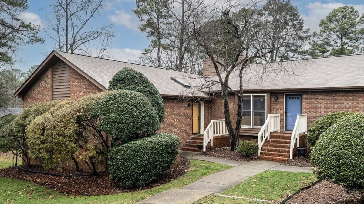 Woodcroft Condo | The Woodcroft Retreat minutes from I-40, Duke & UNC