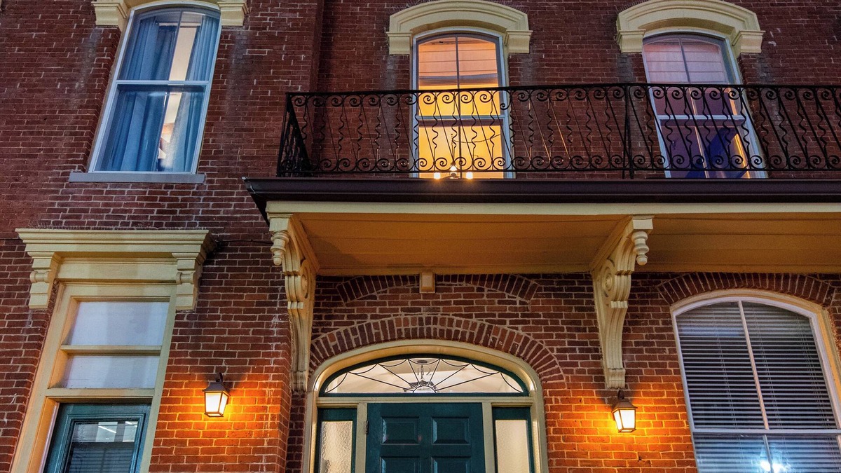 Versailles Hotel | The Woodford Hotel